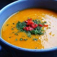 Kürbis-Süßkartoffel-Suppe mit Roten Linsen und Tahini
