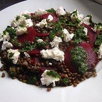 Rachel Khoos lauwarmer Puy-Linsensalat mit roter Bete und Dill-Vinaigrette