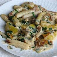 Gebratener Spargel und Kartoffeln in Bärlauch-Zitronensauce