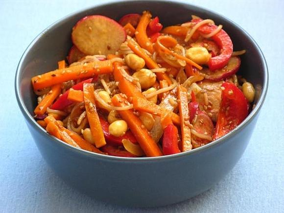 Asiatischer Reisnudelsalat