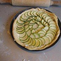 Zucchini-Flammkuchen mit Sainte Maure