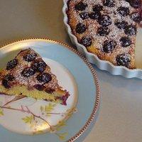 Maiskuchen mit Kirschen
