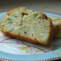 Cake mit Zucchini und Ziegenkäse