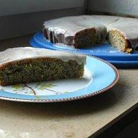 In Zitronensirup ertränkter Mohn-Mandelkuchen