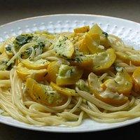 Spaghetti mit Zucchini-Dill-Sauce