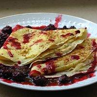 Crêpes mit Brombeeren