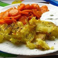 Crashed Potatoes und karamellisierte Thymiankarotten