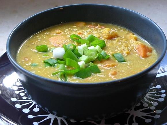 Dahl mit Süßkartoffeln