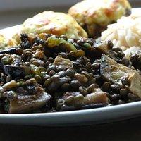 Lauwarmer Auberginen-Linsensalat