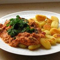 Gnocchi mit Auberginen in Tomaten-Ricotta-Sauce