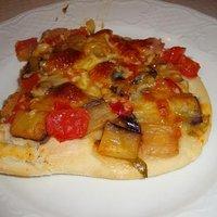 Auberginen-Mozzarella-Pizza