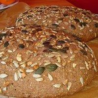 Roggenvollkornbrot mit Hirse und Leinsamen