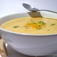 Gelbe-Möhrchen-Suppe mit Kokosmilch, Orangen und Chili