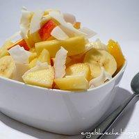 Die Basenwoche. Tag 5. Frühstück: Tropischer Fruchtsalat mit KokoschipsMittagessen: Avocado-Kartoffel-Salat nach Lafer auf BlattsalatenAbendessen: Kürbissuppe mit Ingwer und gerösteten Kürbiskernen.