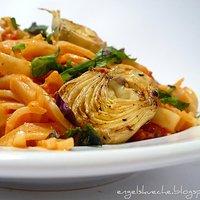 Taglialette in cremiger Tomatensauce mit gebratenen Artischockenherzen