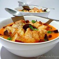 Geröstete Tomatensuppe mit Balsamicozwiebeln & gratinierten Brotwürfeln