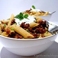 Kirstens Nudeln mit Linsenragout und Minz-Joghurt