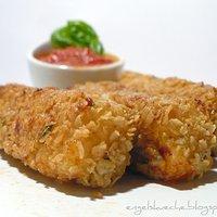 Mozzarella-Sticks im Haferflockenmantel mit frischer Tomatensauce
