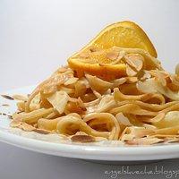 Ninas Taglierini mit Orangensauce und gerösteten Mandelblättchen