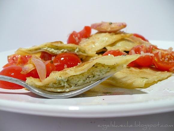 Ricotta-Bärlauch-Ravioli mit karamellisierten Tomaten
