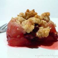 Birnen-Crumble mit Himbeeren und Haselnuss-Streuseln