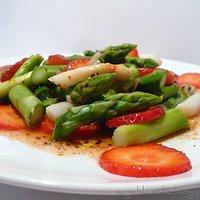 Erdbeer-Spargel-Salat mit Orangen-Vinagrette