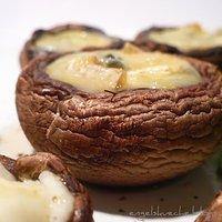 Champignons mit Käsefüllung - gegrillt, gebacken oder gebraten