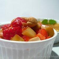 Gebrannte Vanillecreme mit Erdbeer-Rhabarber-Cashew-Ragout