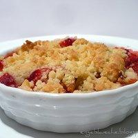 Erdbeer-Rhabarber-Crumble mit Mascarponecreme
