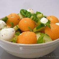 Melonen-Mozzarella-Salat mit Basilikum