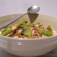Franzis Frühstücksjoghurt mit Müsli, Kiwi und Zimt