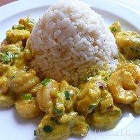 Curry-Garnelen in Bananen-Kokos-Curry mit Reis