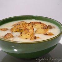 Kartoffel-Sellerie-Suppe mit Bratapfel-Thymian-Ringen und Champignons