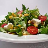Feldsalat mit Feta, Mais und Kirschtomaten