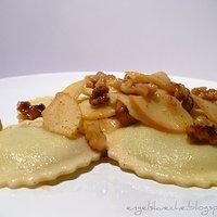 Ricotta-Cappelletti mit Apfel-Walnuss-Butter und Parmesan