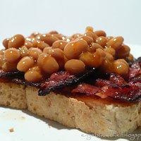 Beans on Toast mit Speck
