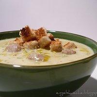 Käse-Lauch-Suppe mit Fleischbällchen und Croûtons