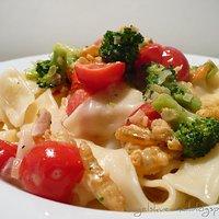Scharfe Reginette mit Shrimps und Broccoli