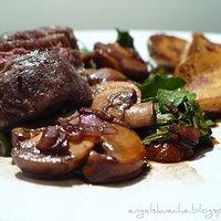 Rinderfilet auf warmem Balsamico-Salat mit Rosmarin-Kartoffeln