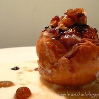 Bratäpfel mit Nuss-Füllung und Vanille-Soße