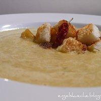 Scharfe Curry-Kokos-Gurken-Suppe