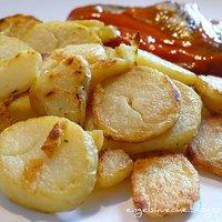 Bratkartoffeln mit roten Fischen