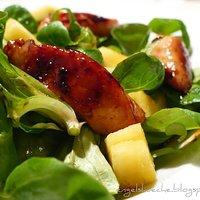 Exotischer Salat mit Honig-Soja-Hühnchen und Ananas