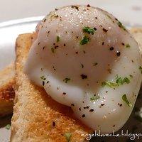 Aus der Mikrowelle: Verlorene Eier mit Toast