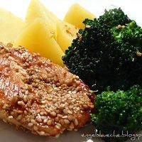 Schnitzel mit Brokkoli und Sesam