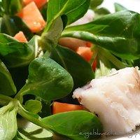 Salat mit Schwertfisch und Papaya