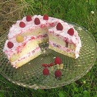 Kleines Beeren-Sahne-Törtchen