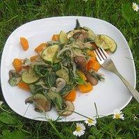 Karotten mit grünem Pilz-Gemüse