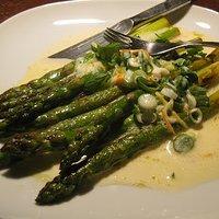 Spargel mit Orangen-Joghurt-Sauce