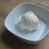 Sorbet mit Wildkräutern und Blüten